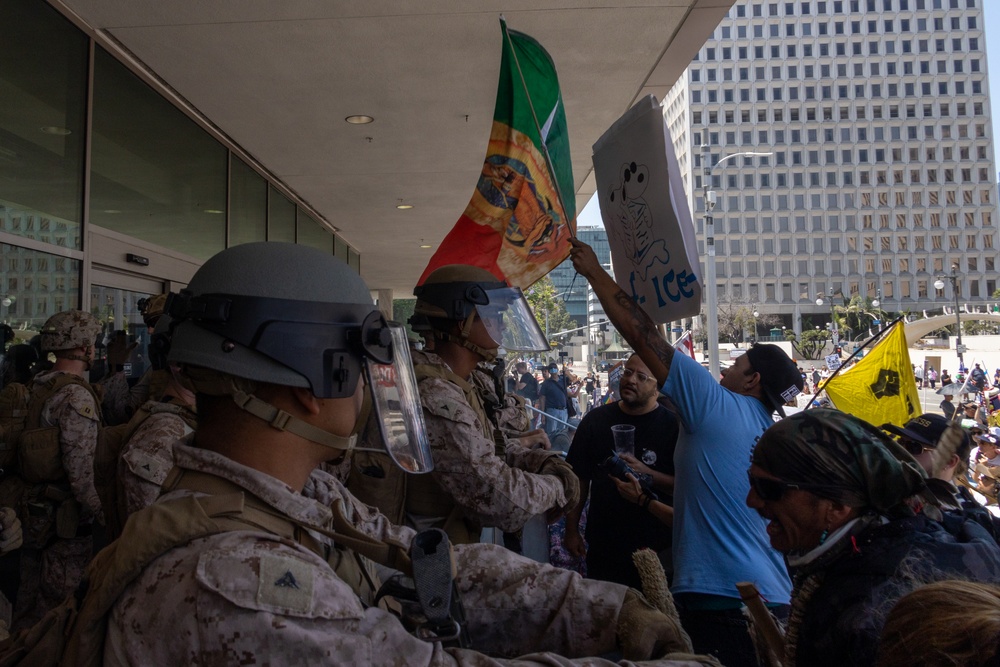 U.S. Marines guard federal building to assist California Army National Guard