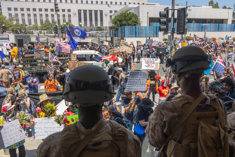 U.S. Marines guard federal building to assist California Army National Guard