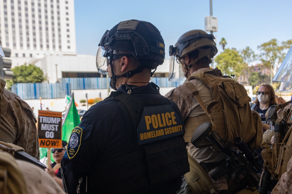 U.S. Marines guard federal building to assist California Army National Guard