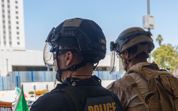 U.S. Marines guard federal building to assist California Army National Guard