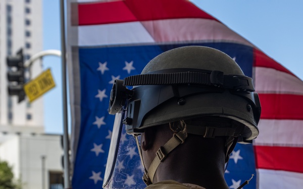 U.S. Marines guard federal building to assist California Army National Guard