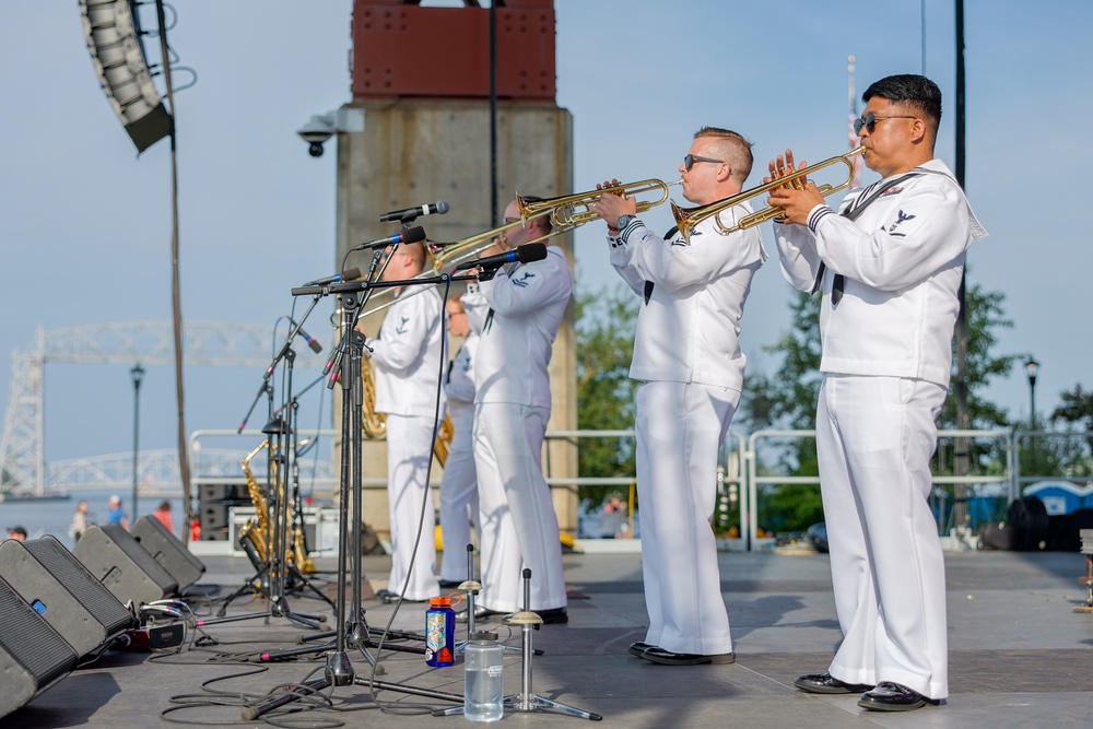Navy Band Great Lakes Performs at Duluth Fourth Fest