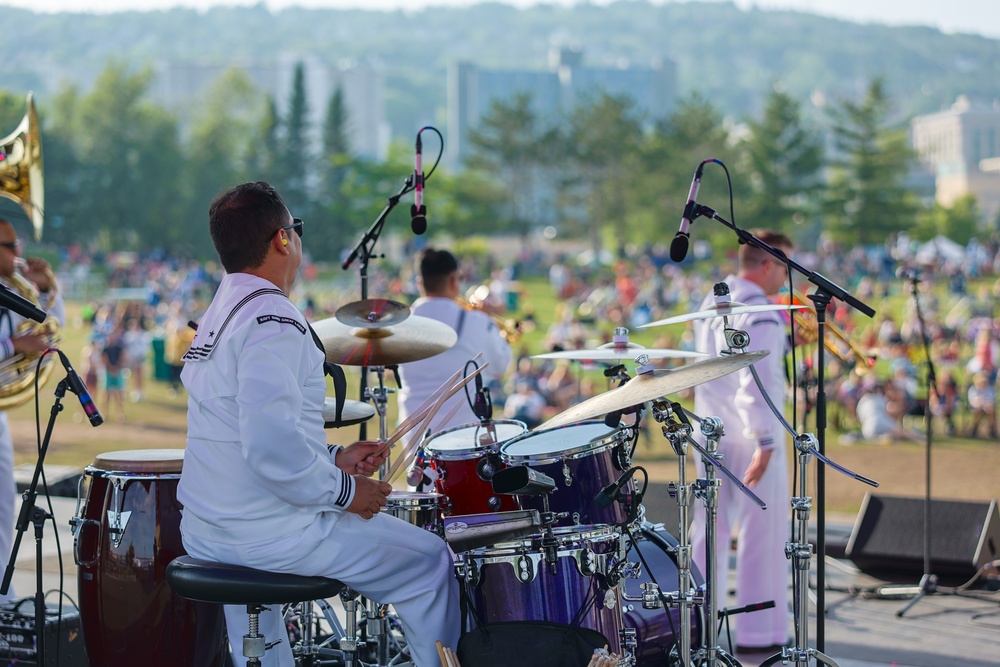 Navy Band Great Lakes Performs at Duluth Fourth Fest