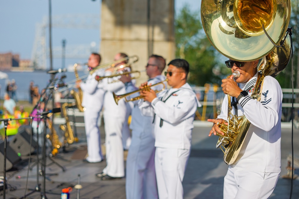Navy Band Great Lakes Performs at Duluth Fourth Fest