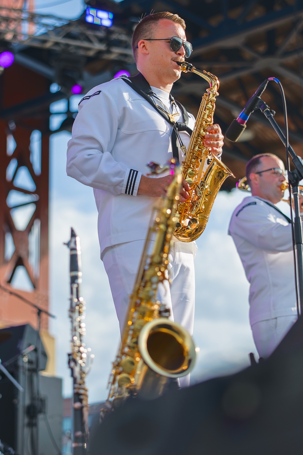 Navy Band Great Lakes Performs at Duluth Fourth Fest