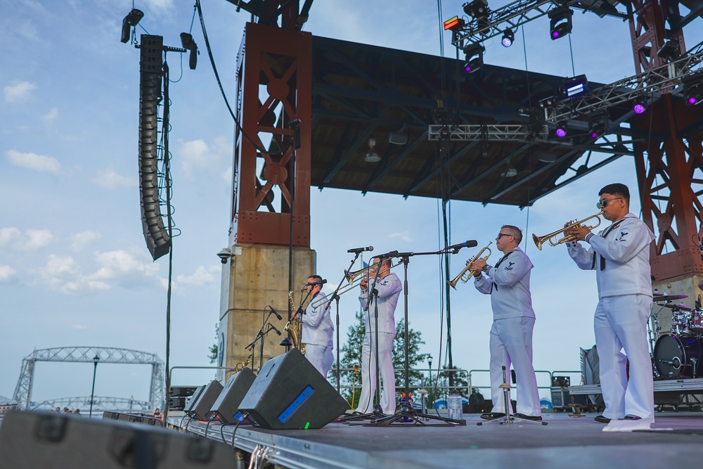Navy Band Great Lakes Performs at Duluth Fourth Fest