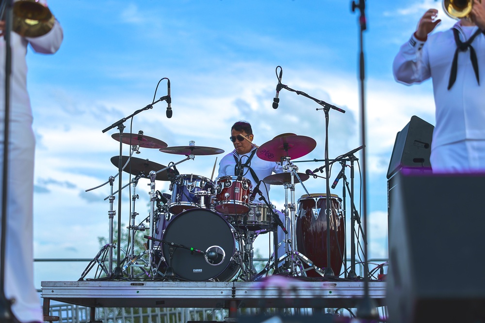Navy Band Great Lakes Performs at Duluth Fourth Fest