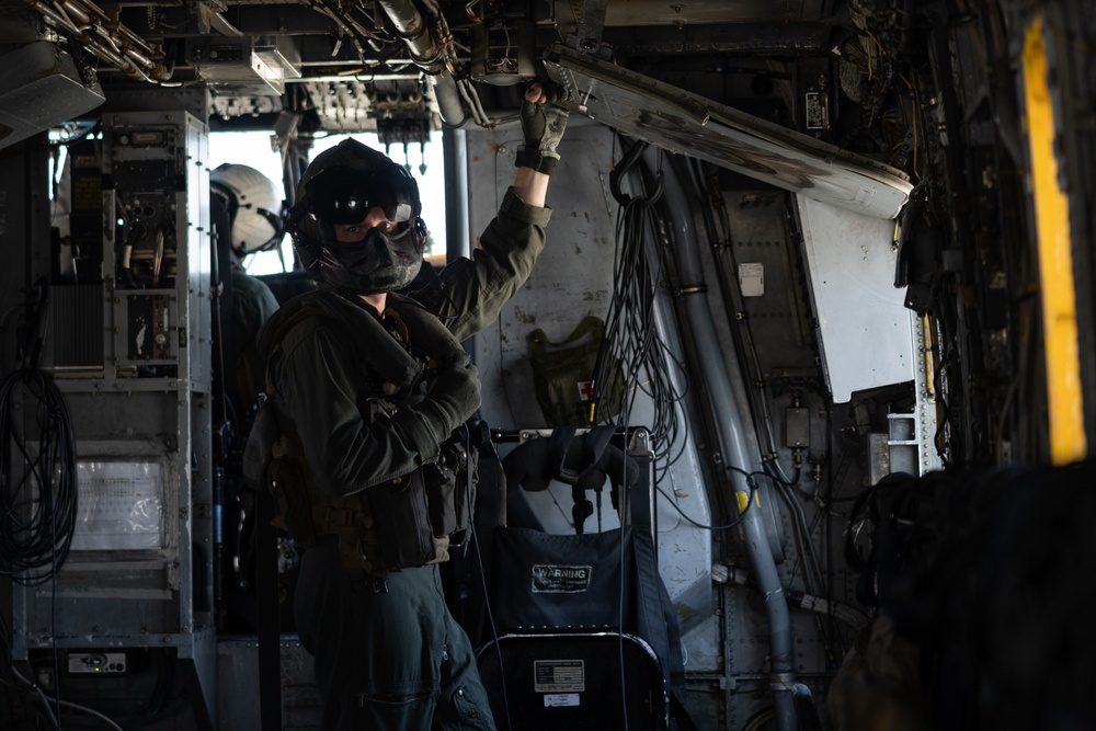 HMH-464 transports Royal Netherlands Marines during Atlantic Alliance 25