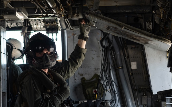 HMH-464 transports Royal Netherlands Marines during Atlantic Alliance 25