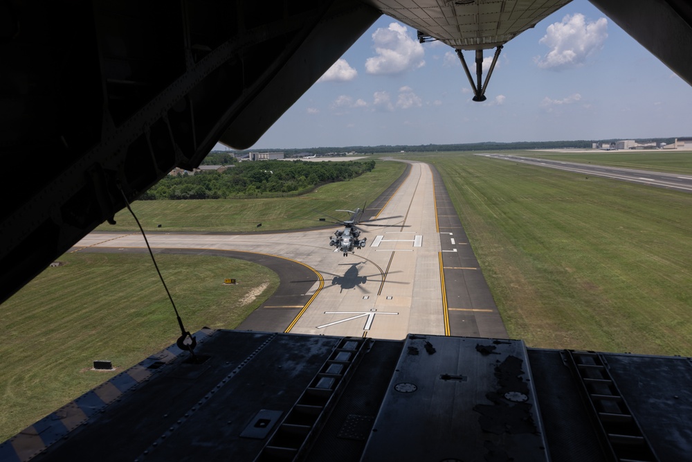 HMH-464 transports Royal Netherlands Marines during Atlantic Alliance 25