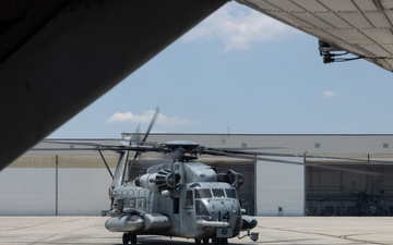 HMH-464 transports Royal Netherlands Marines during Atlantic Alliance 25