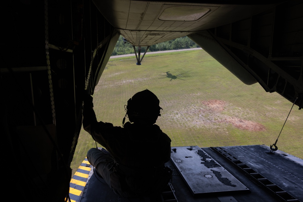 HMH-464 transports Royal Netherlands Marines during Atlantic Alliance 25