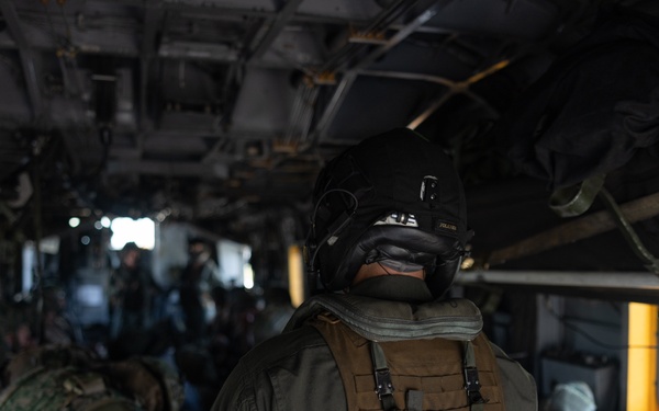 HMH-464 transports Dutch Marines during Atlantic Alliance 25
