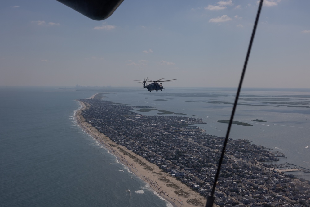 HMH-464 transports Royal Netherlands Marines during Atlantic Alliance 25