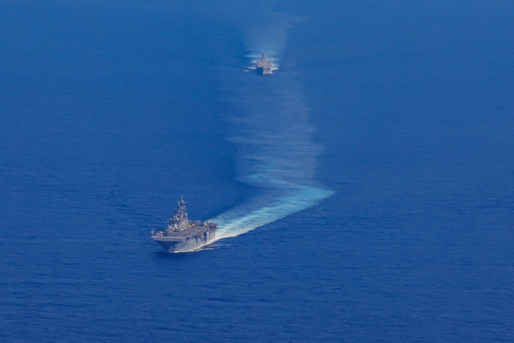 USS Iwo Jima and the USS Fort Lauderdale conduct underway operations