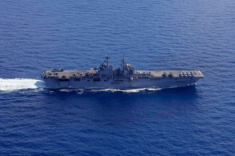 USS Iwo Jima and the USS Fort Lauderdale conduct underway operations