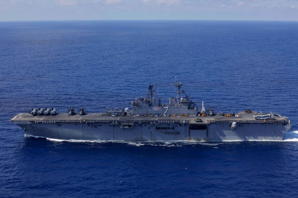 USS Iwo Jima and the USS Fort Lauderdale conduct underway operations