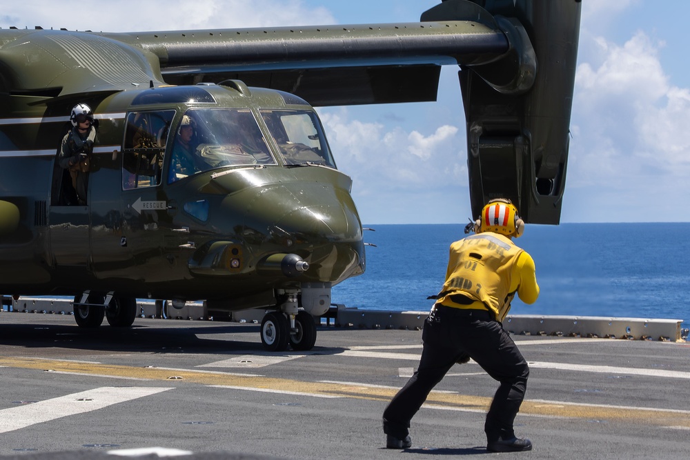 USS Iwo Jima Conducts Flight Operations with HMX 1