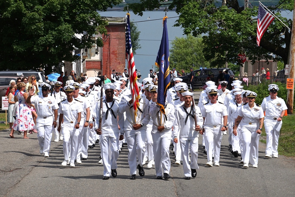 USS Farragut Marches in the Independence Day Parade