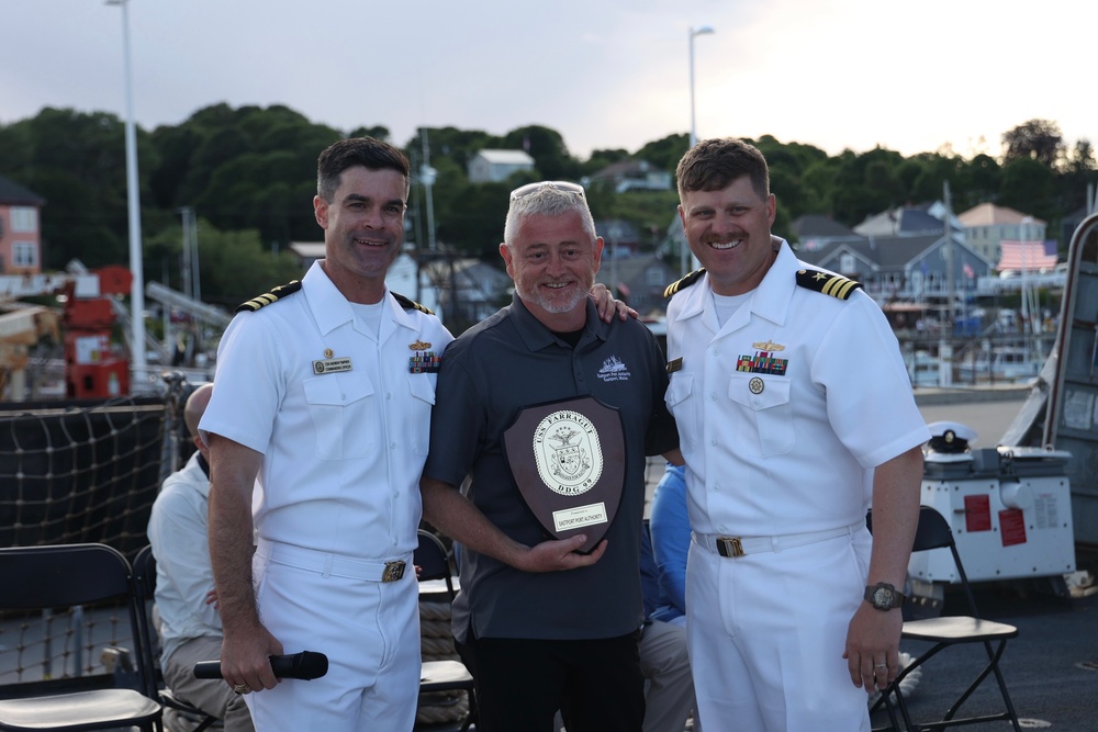 USS Farragut Exchanges Gifts at Independence Day Reception