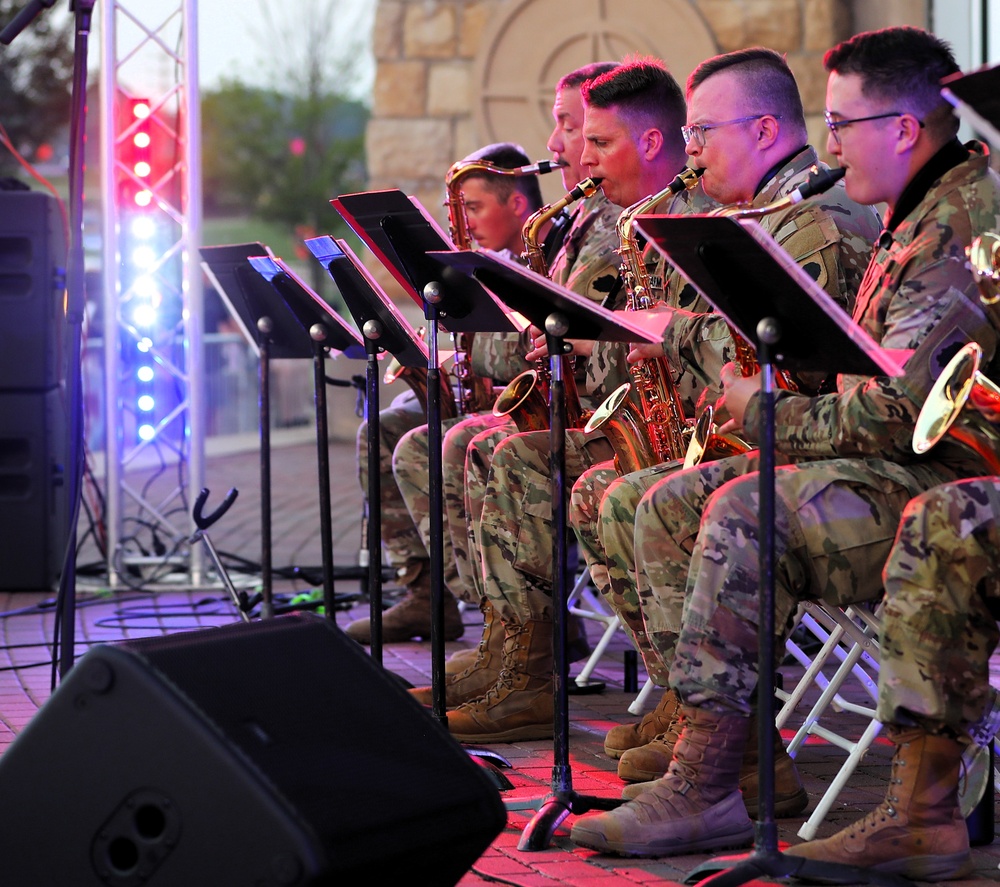 Illinois Army National Guard's 144th Army Band Returns to Alton to Rock Out