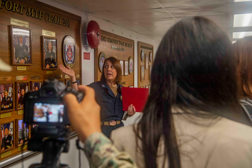 USNS Comfort hosts press from Ecuador