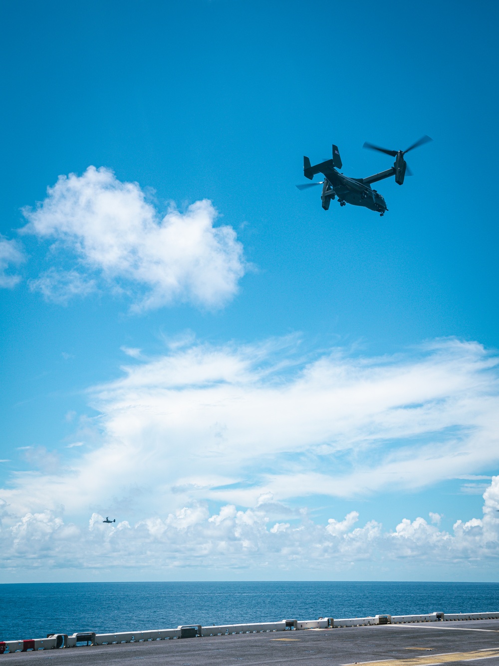 22nd MEU(SOC) | HMX-1 Conducts Deck Landings During COMPTUEX