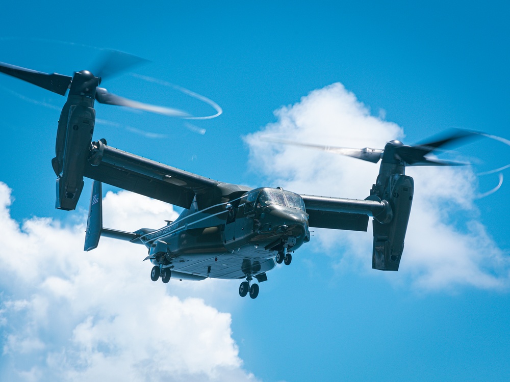 22nd MEU(SOC) | HMX-1 Conducts Deck Landings During COMPTUEX
