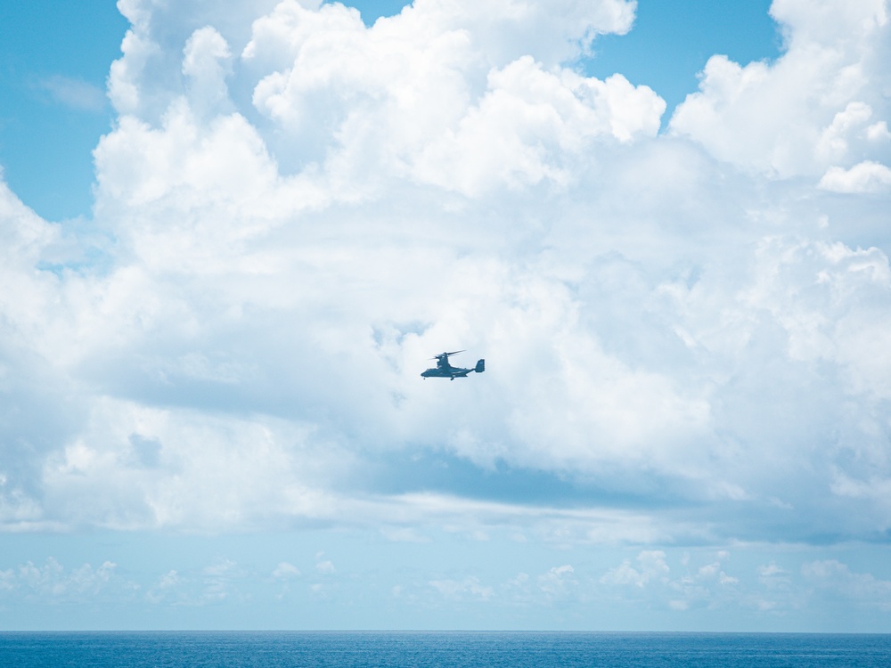 22nd MEU(SOC) | HMX-1 Conducts Deck Landings During COMPTUEX