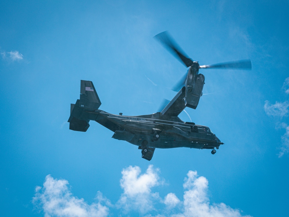 22nd MEU(SOC) | HMX-1 Conducts Deck Landings During COMPTUEX