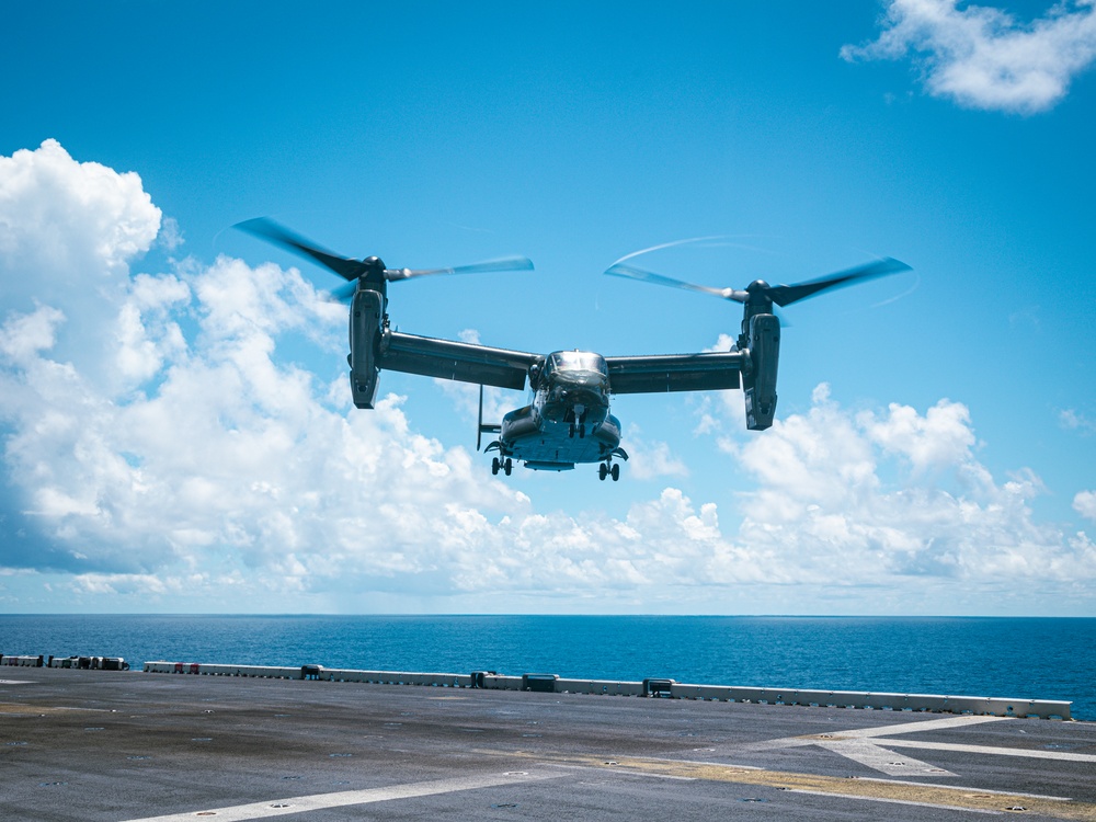 22nd MEU(SOC) | HMX-1 Conducts Deck Landings During COMPTUEX