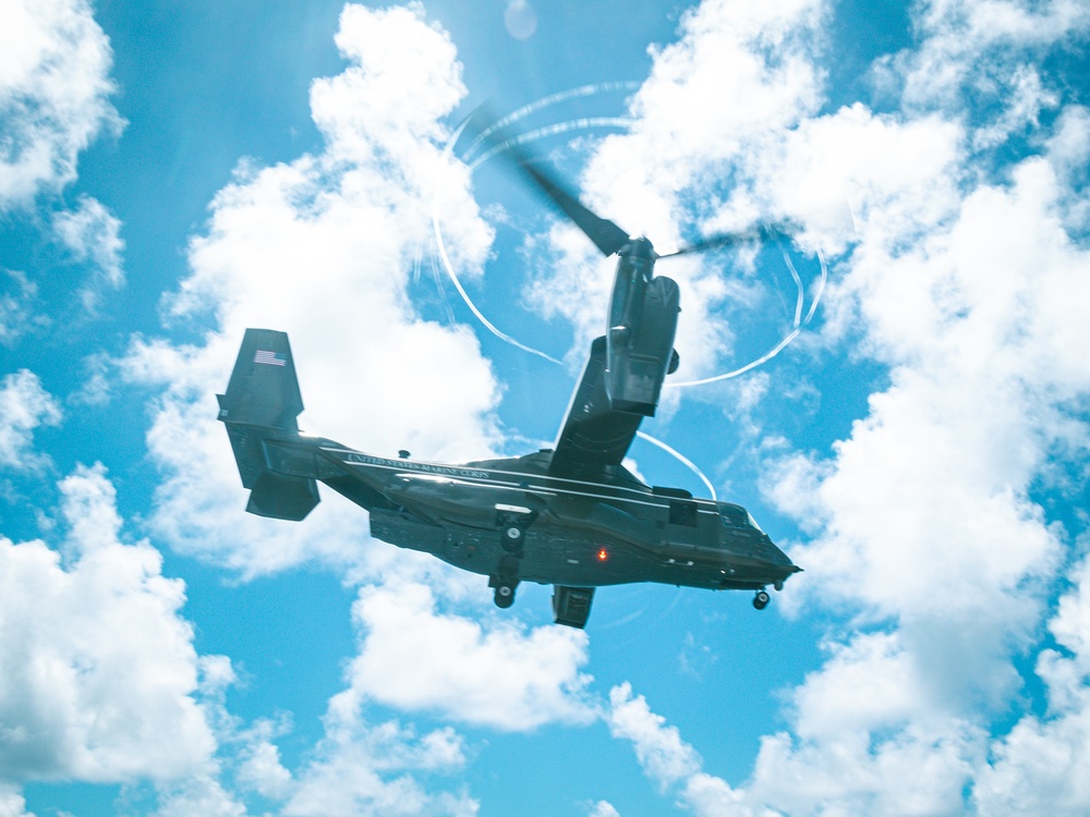 22nd MEU(SOC) | HMX-1 Conducts Deck Landings During COMPTUEX