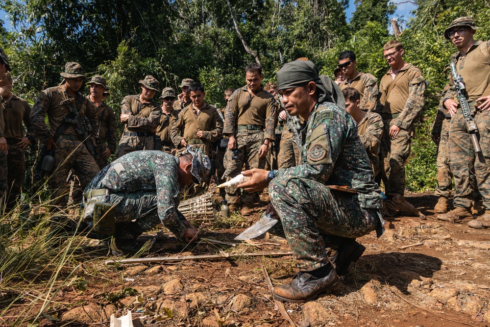 ACD 25.3: MRF-D 25.3 and PMC conduct jungle survival training