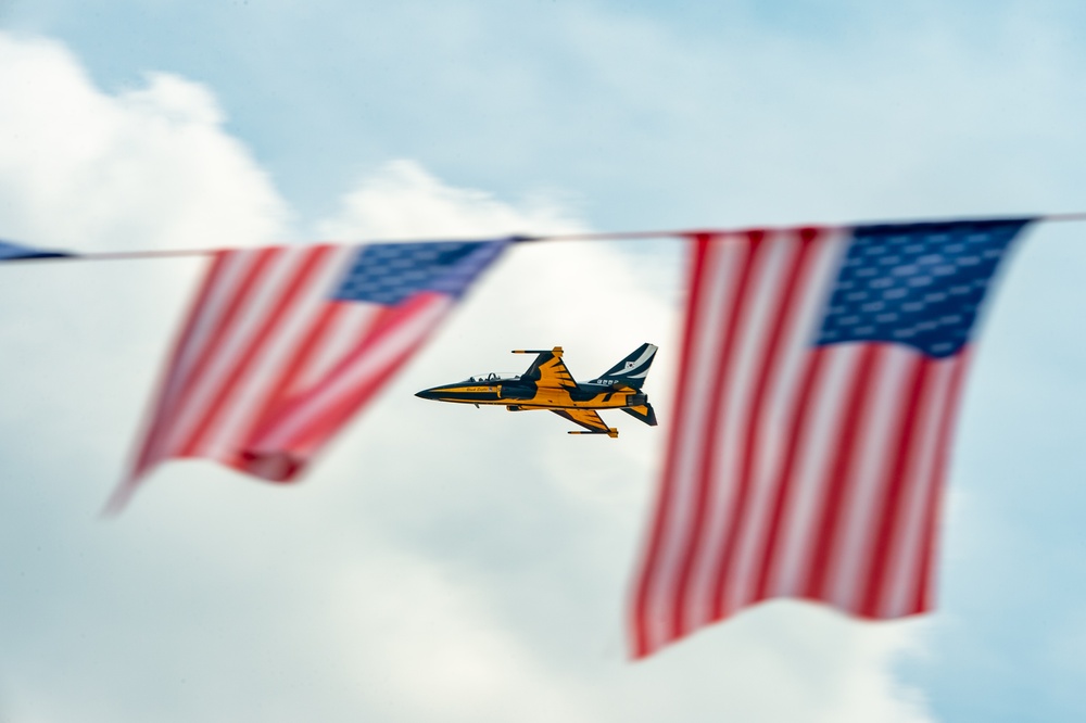 ROKAF Black Eagles soar over Camp Humphreys
