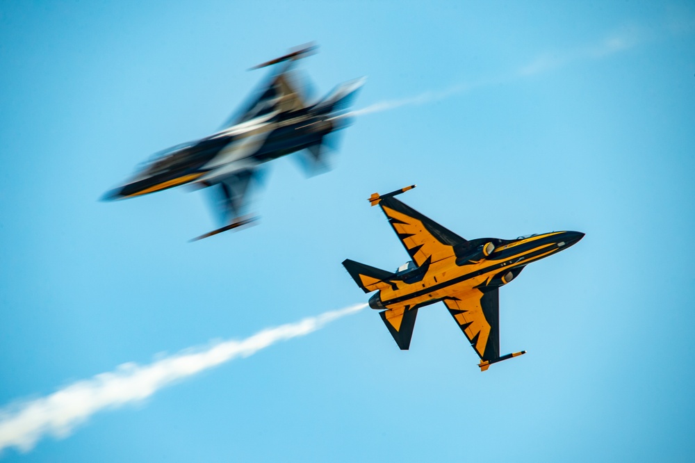 ROKAF Black Eagles soar over Camp Humphreys