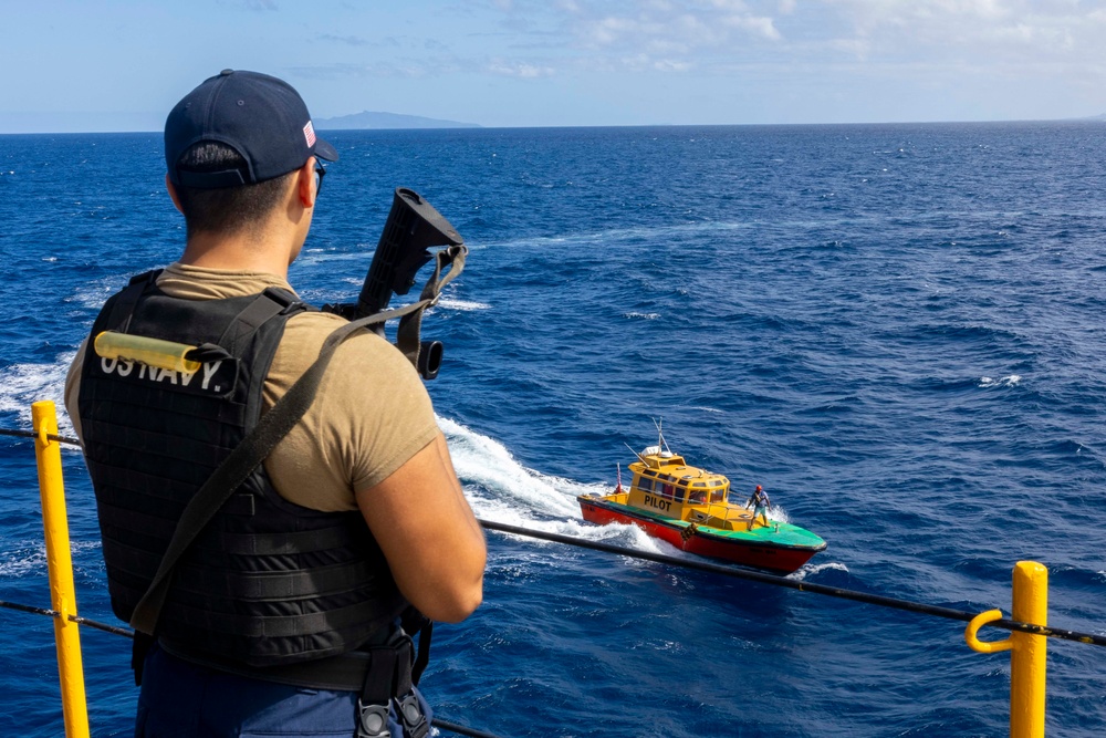 USS Frank Cable Arrives to Suva, Fiji