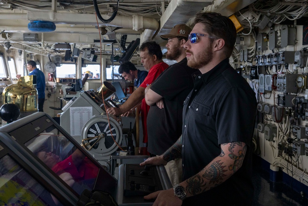 USS Frank Cable Arrives to Suva, Fiji
