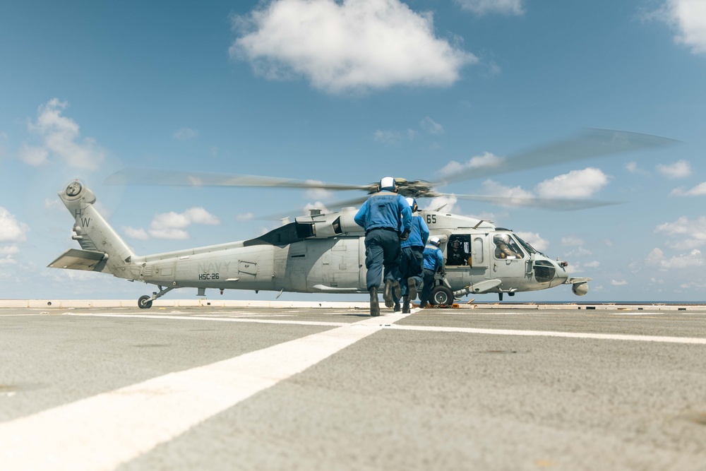 U.S. Fleet Forces Deputy Commander Visits 22nd MEU(SOC)