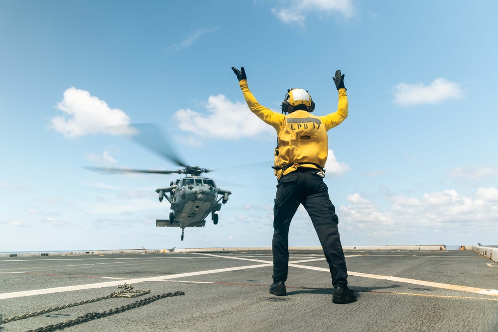 U.S. Fleet Forces Deputy Commander Visits 22nd MEU(SOC)
