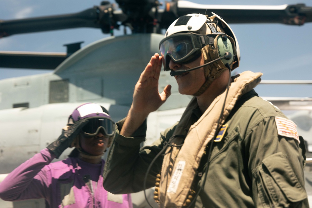 U.S. Fleet Forces Deputy Commander Visits 22nd MEU(SOC)