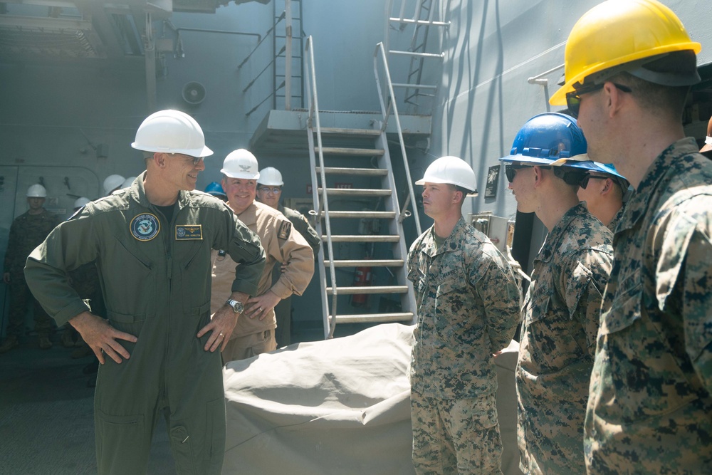 U.S. Fleet Forces Deputy Commander Visits 22nd MEU(SOC)