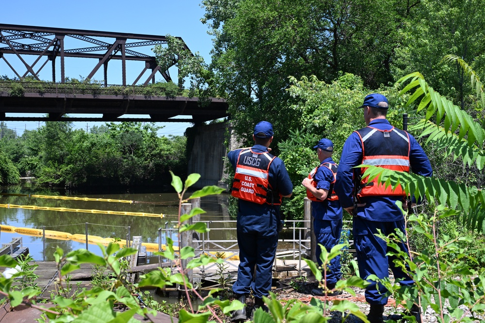 Coast Guard Great Lakes District Commander visits Kingsbury Run response in Cleveland