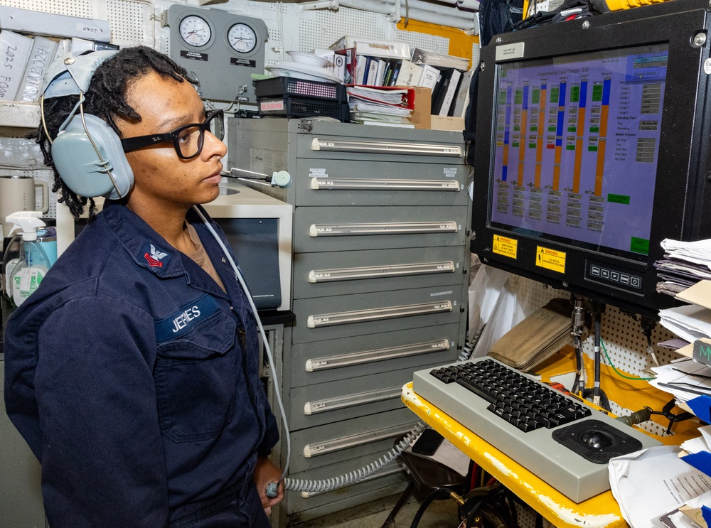 Cole Refuels, Resupplies in Guantanamo