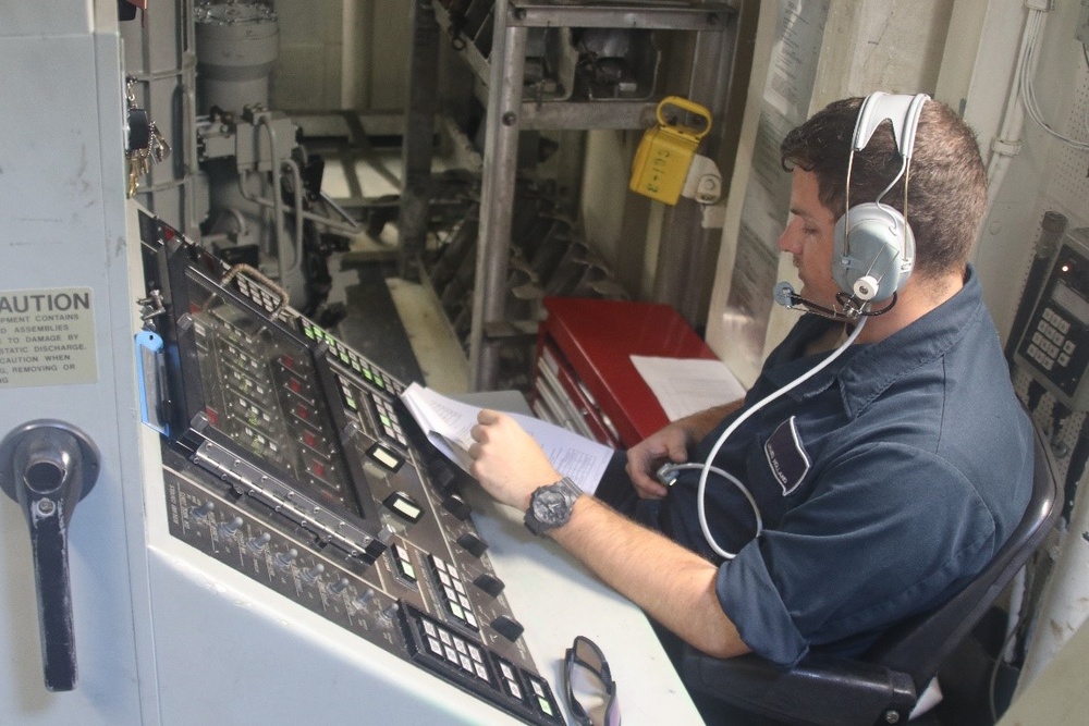 USS GONZALEZ (DDG 66) Conducts Surface Warfare Advanced Tactical Training (SWATT)
