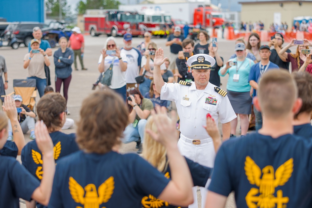 USS Ronald Reagan Commanding Officer Swears In New Recruits During Duluth Navy Week