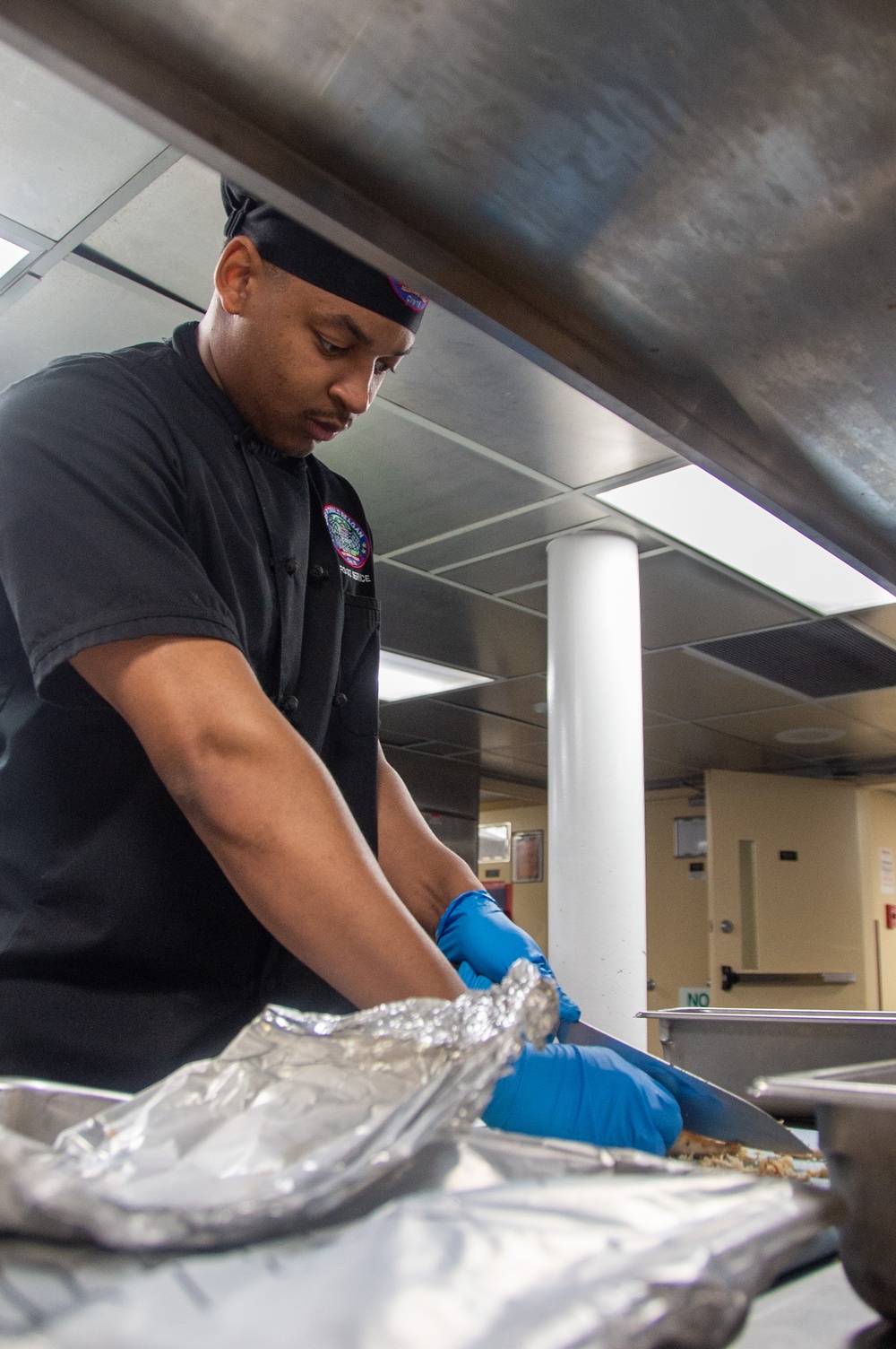 Ronald Reagan Sailors Prepare Lunch