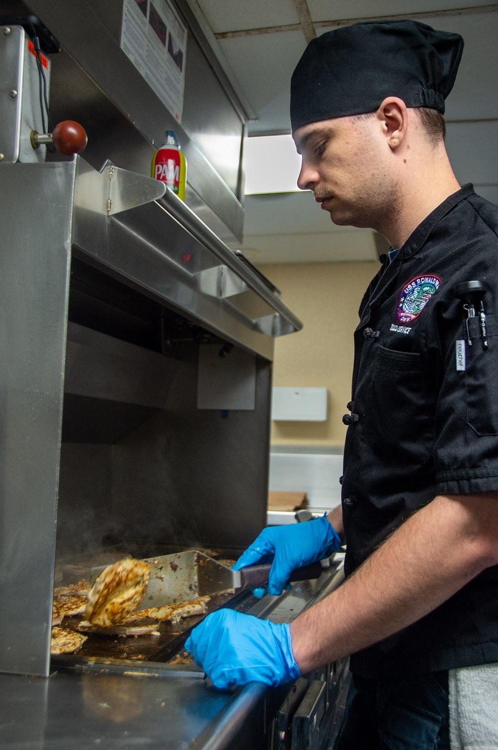 Ronald Reagan Sailors Prepare Lunch