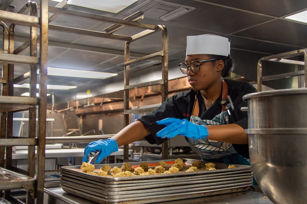 Ronald Reagan Sailors Prepare Lunch
