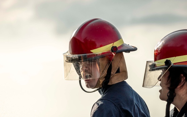 Kearsarge Conducts Firefighting Training