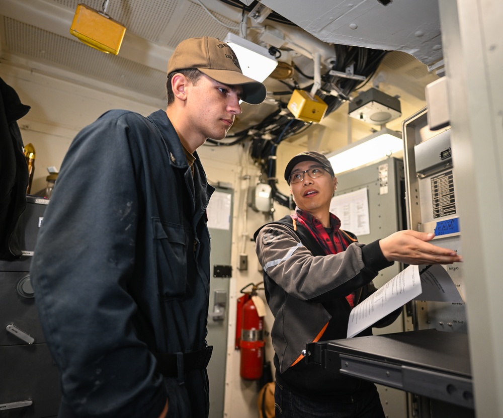 USS Pearl Harbor (LSD 52) Visits Naval Surface Warfare Center, Port Hueneme Division for Ship Groom, Tour